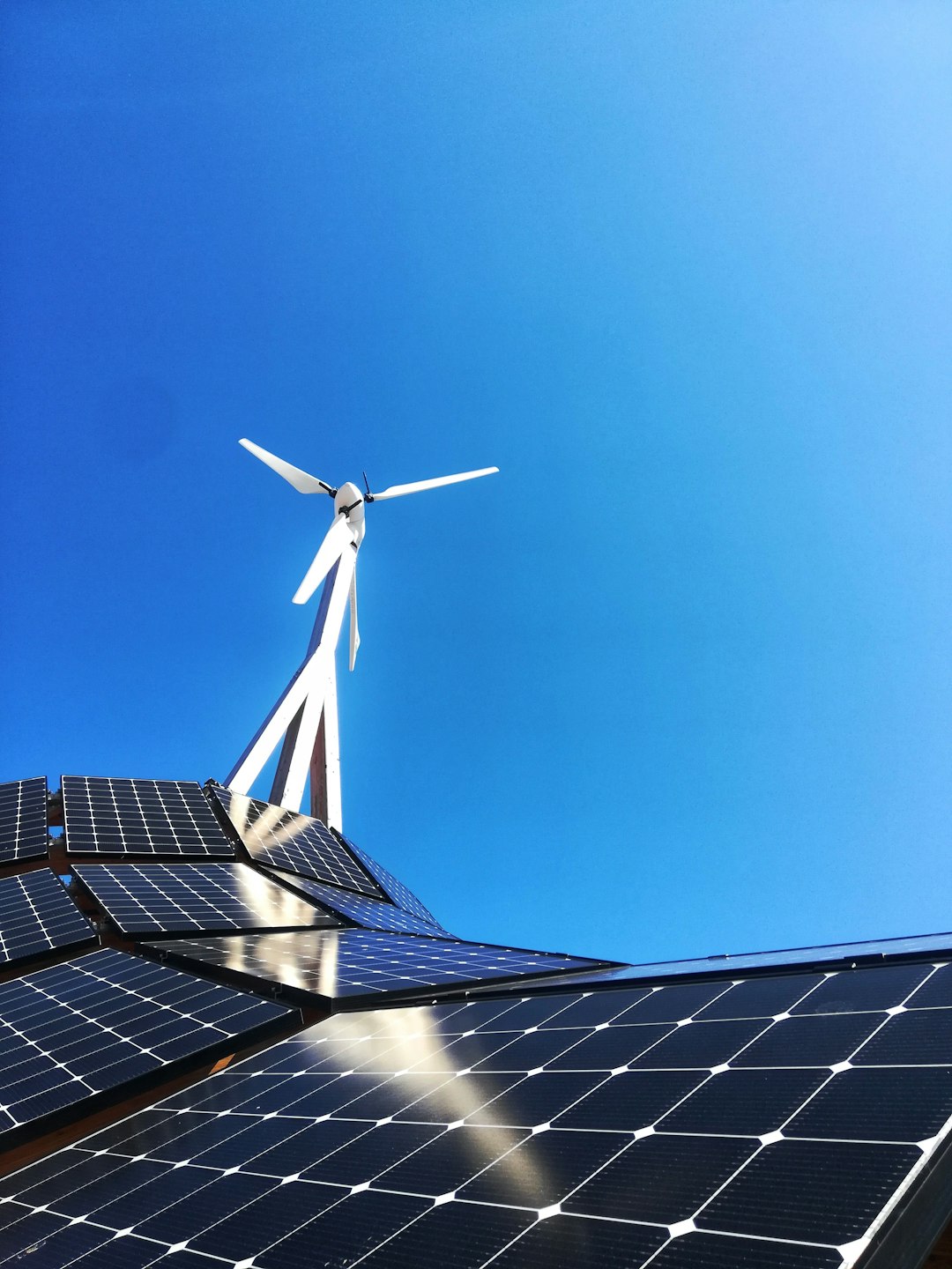 white-wind-turbine-on-top-of-a-building-ikjaj-oq-ie